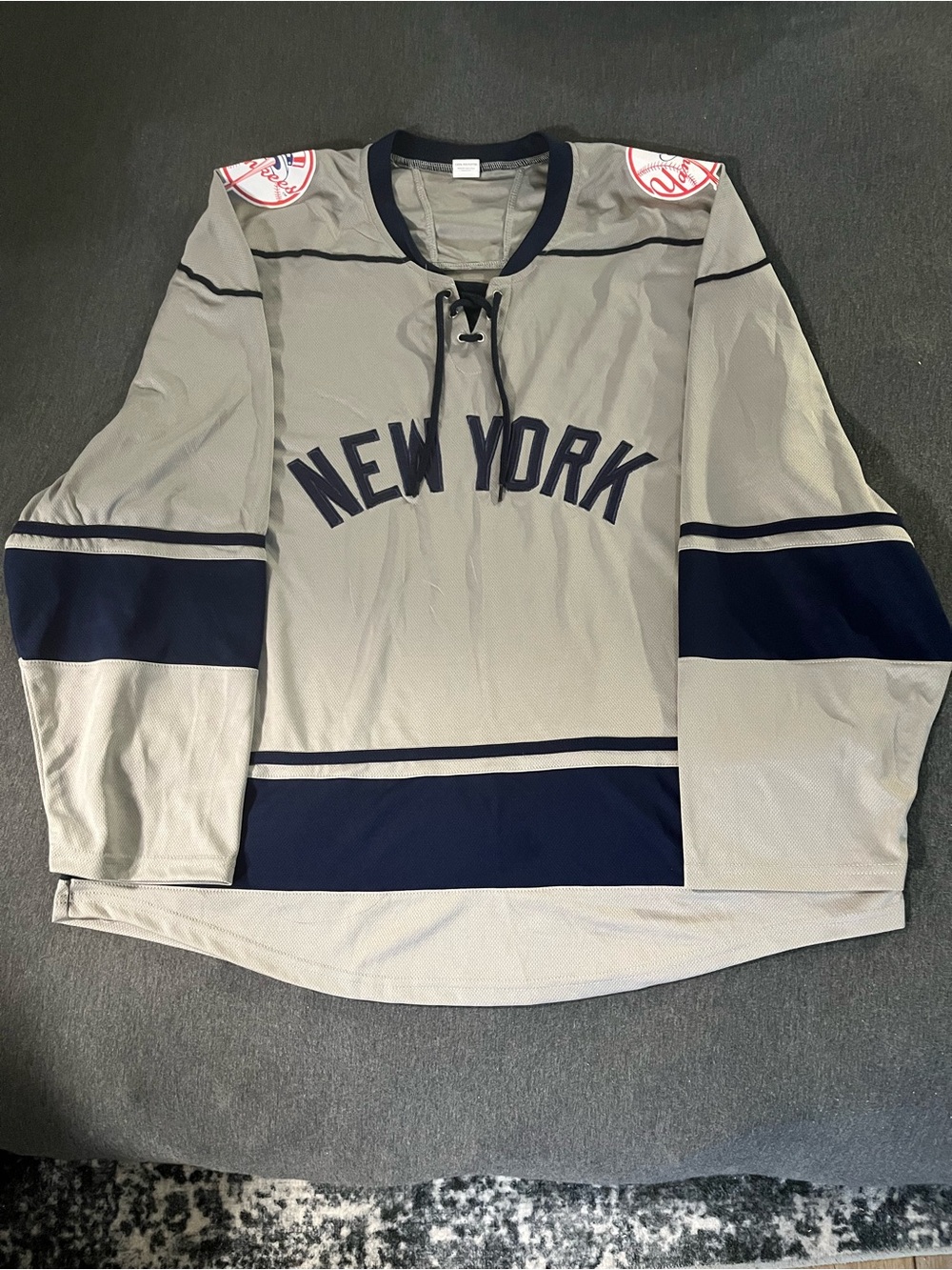 NEW🔥 Never Worn! New York Yankees Giveaway Hockey Jersey 5/17/24 XL Grey/ Navy